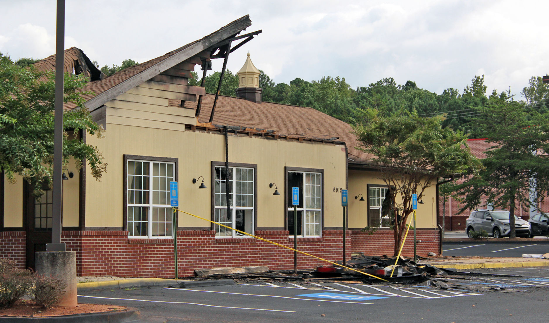 Fire damages former Folks building
